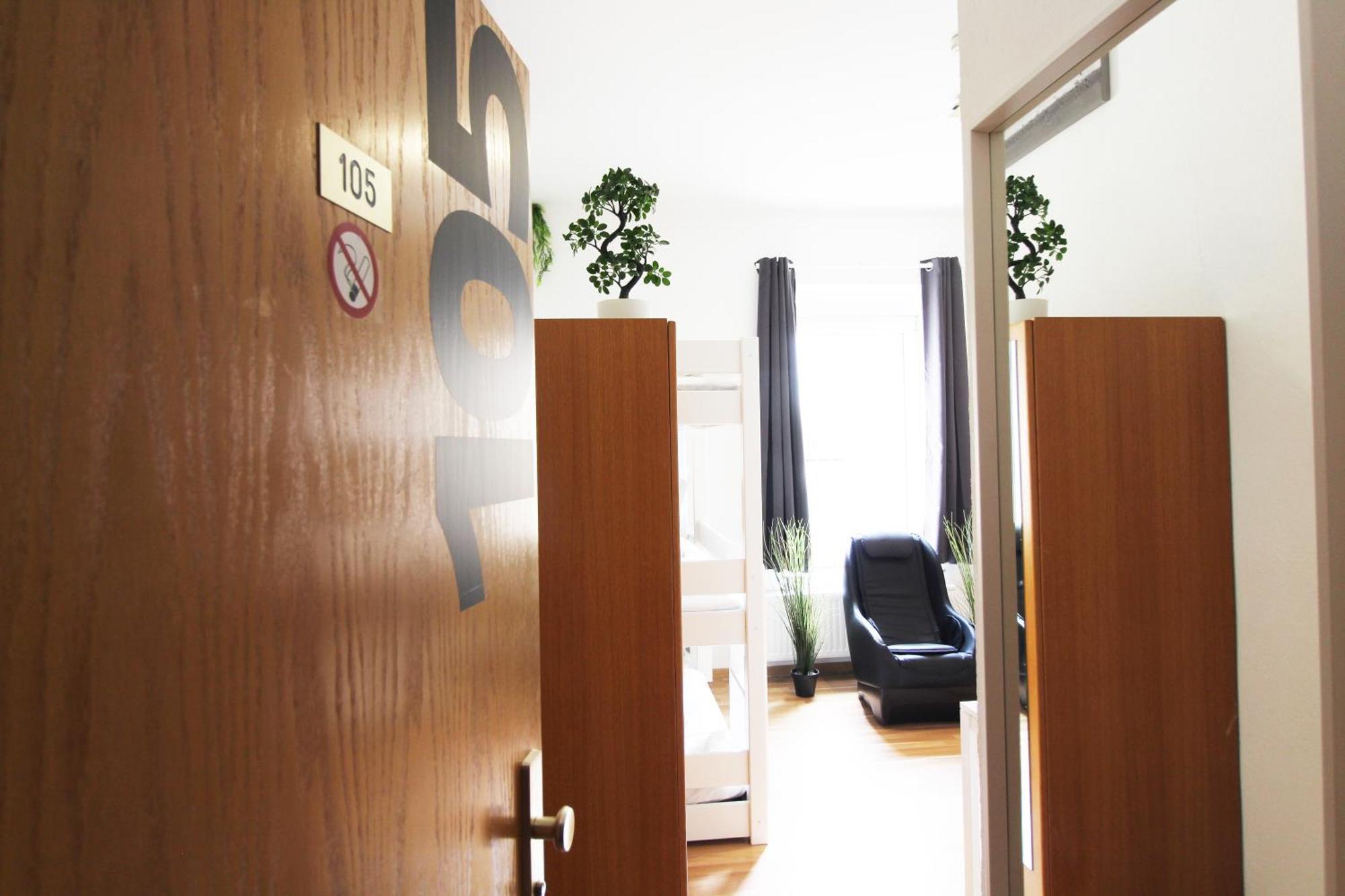 Hotel Ulm Zentrum - Komplettes Zimmer, Hochbett, Android Tv & Eigenem Bad - Perfekt Fuer Familien & Gruppen Екстериор снимка
