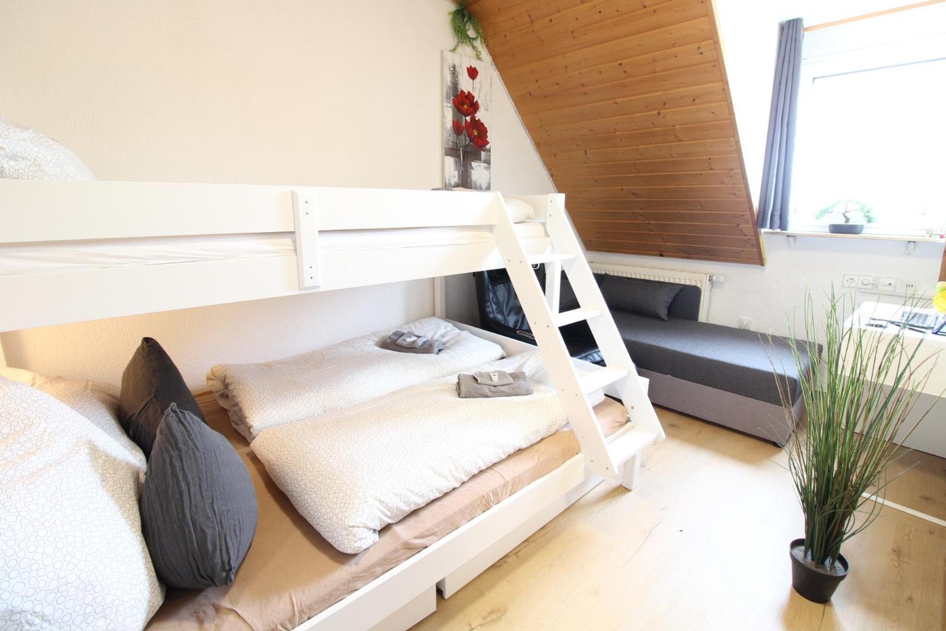 Hotel Ulm Zentrum - Komplettes Zimmer, Hochbett, Android Tv & Eigenem Bad - Perfekt Fuer Familien & Gruppen Екстериор снимка