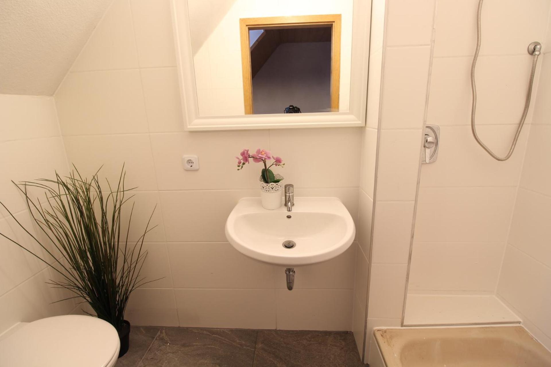 Hotel Ulm Zentrum - Komplettes Zimmer, Hochbett, Android Tv & Eigenem Bad - Perfekt Fuer Familien & Gruppen Екстериор снимка